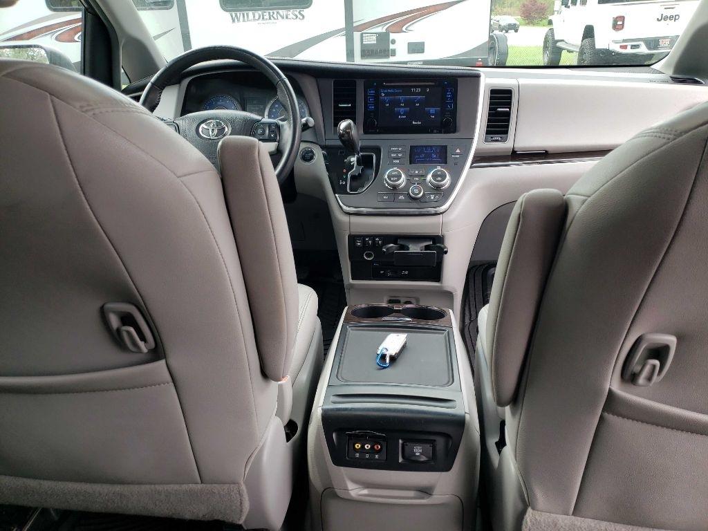 Toyota Sienna Limited AWD 7-Passenger V6 2015