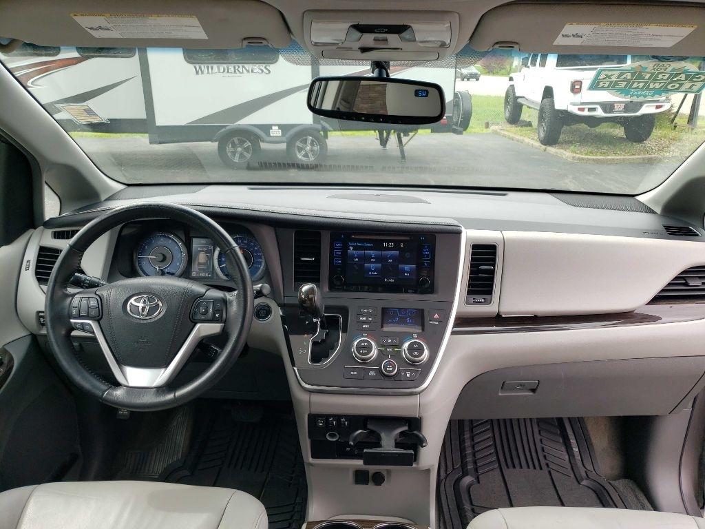 Toyota Sienna Limited AWD 7-Passenger V6 2015