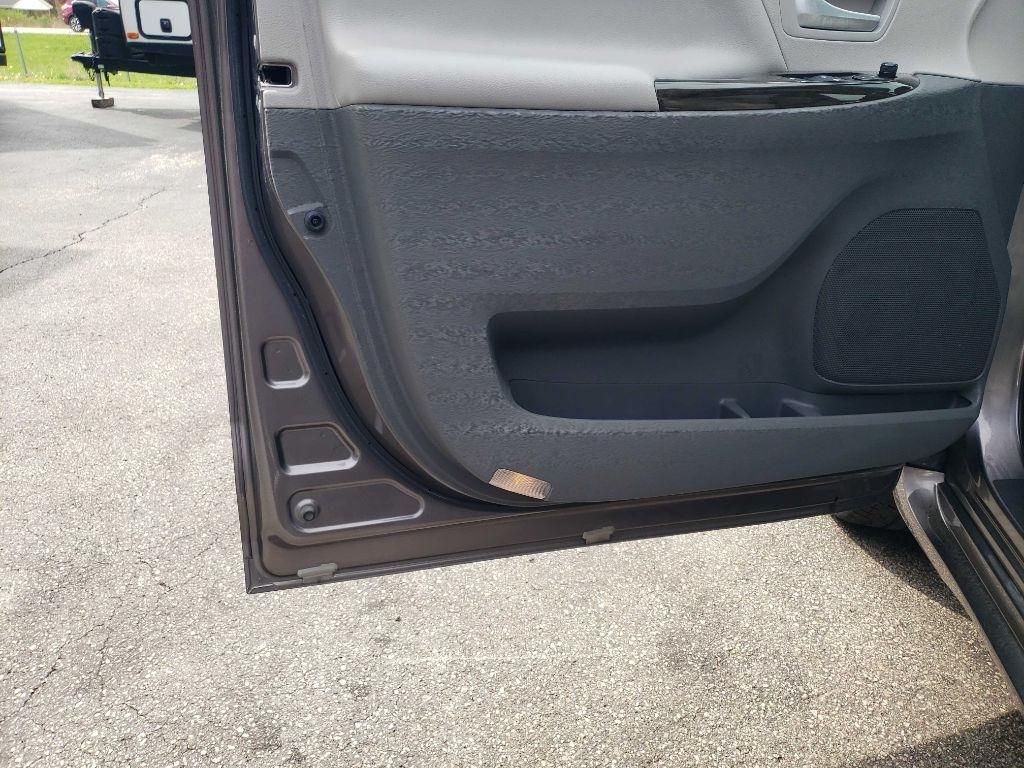 Toyota Sienna Limited AWD 7-Passenger V6 2015