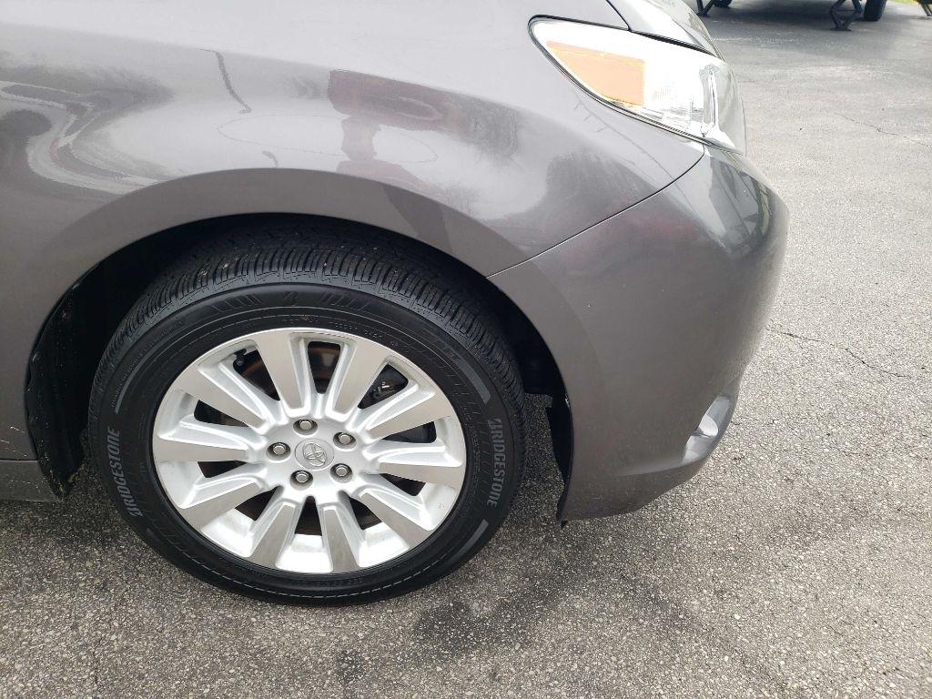 Toyota Sienna Limited AWD 7-Passenger V6 2015