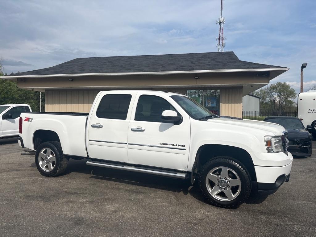 GMC Sierra 2500HD Denali Crew Cab 4WD 2014