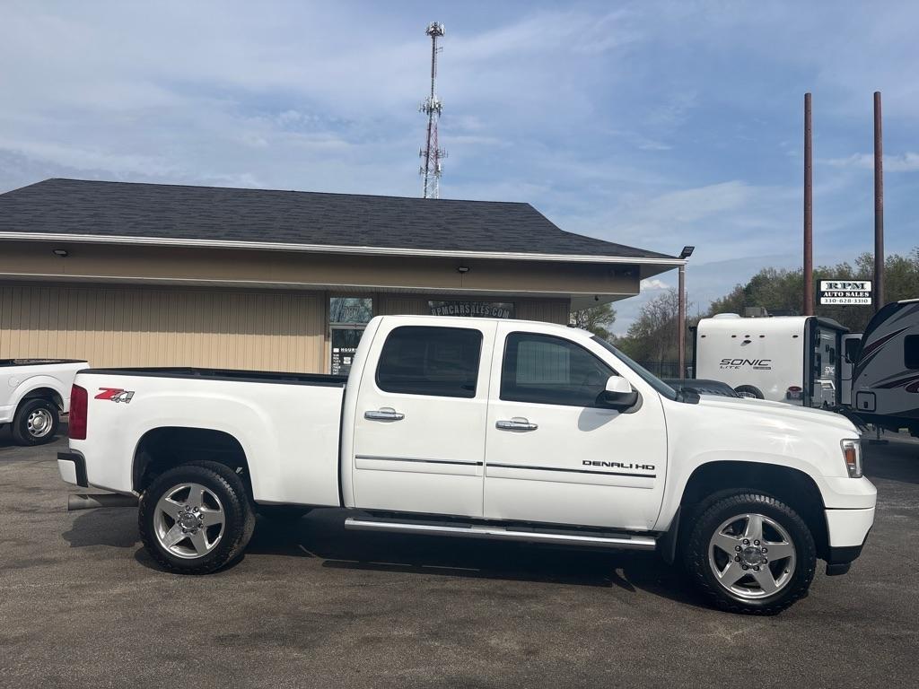 GMC Sierra 2500HD Denali Crew Cab 4WD 2014