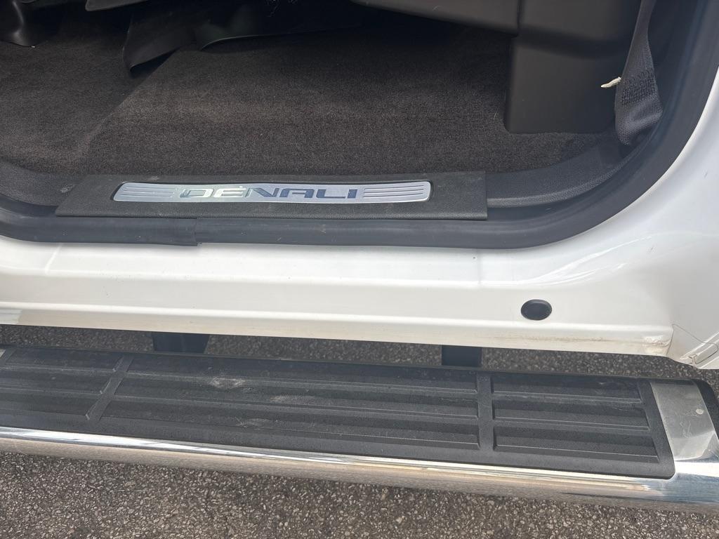 GMC Sierra 2500HD Denali Crew Cab 4WD 2014