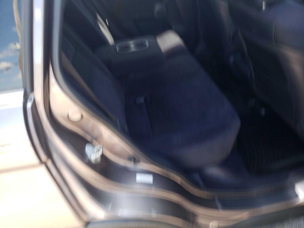 Honda CR-V SE 4WD 5-Speed AT 2011