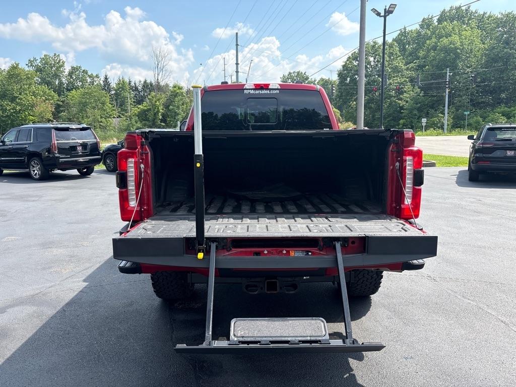 Ford F-250 SD Lariat Crew Cab 4WD 2023