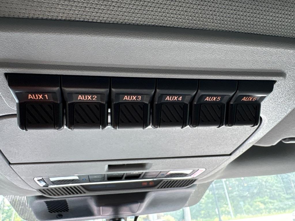 Ford F-250 SD Lariat Crew Cab 4WD 2023