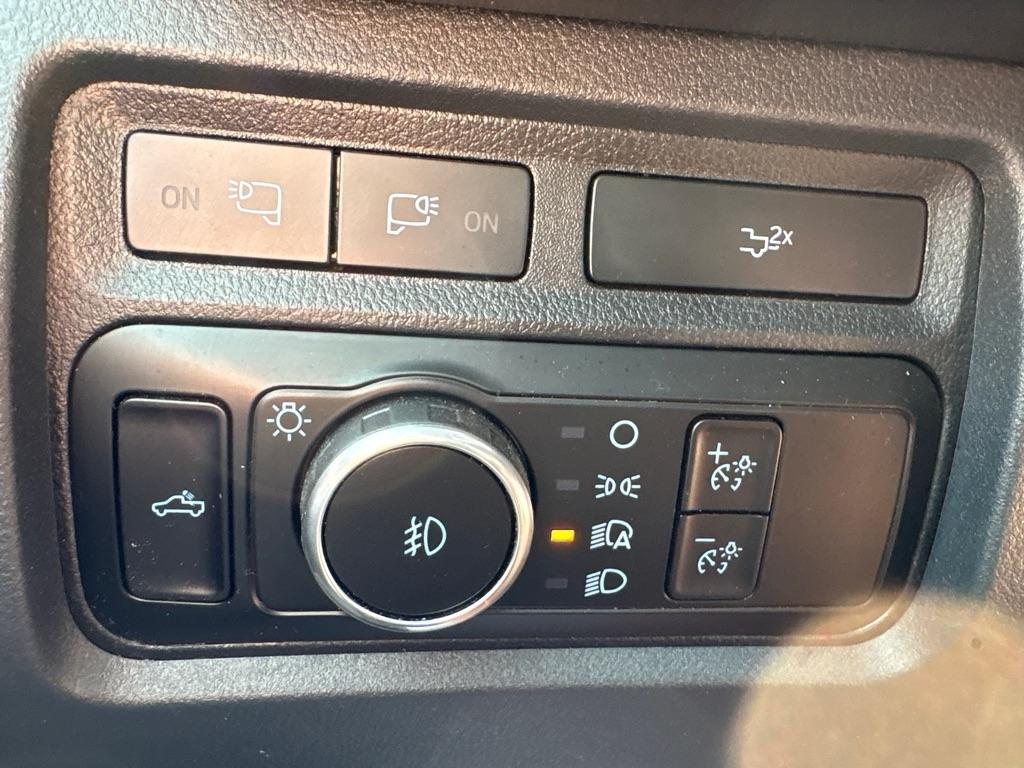 Ford F-250 SD Lariat Crew Cab 4WD 2023
