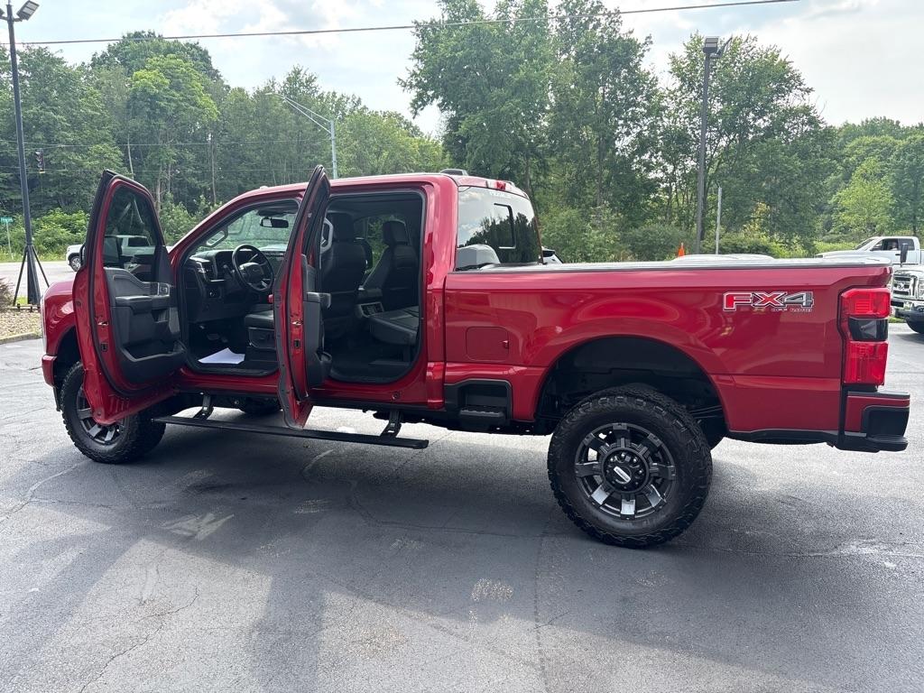 Ford F-250 SD Lariat Crew Cab 4WD 2023