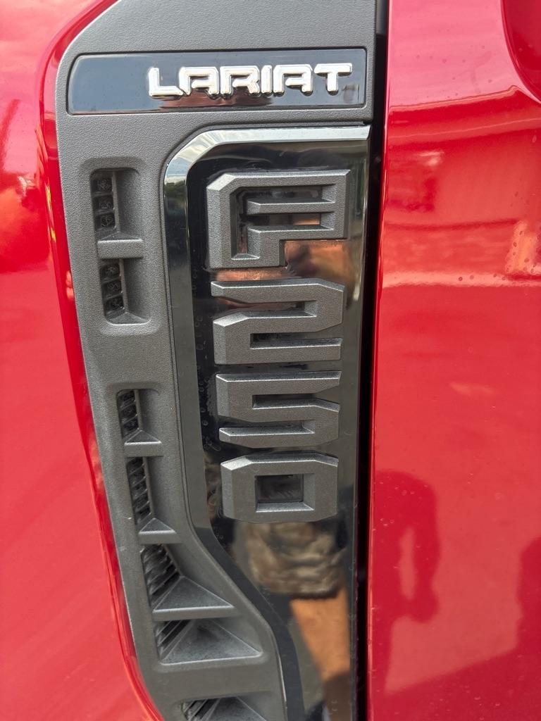 Ford F-250 SD Lariat Crew Cab 4WD 2023