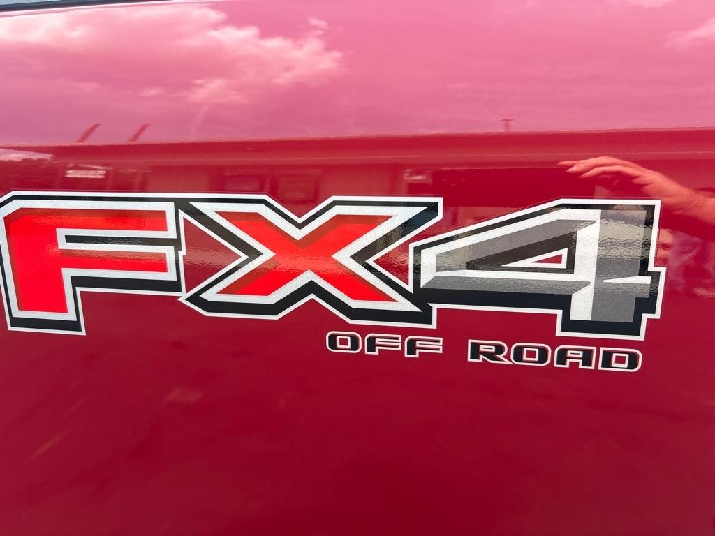 Ford F-250 SD Lariat Crew Cab 4WD 2023