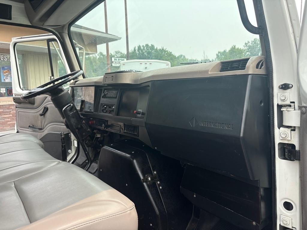 International 4700  2001