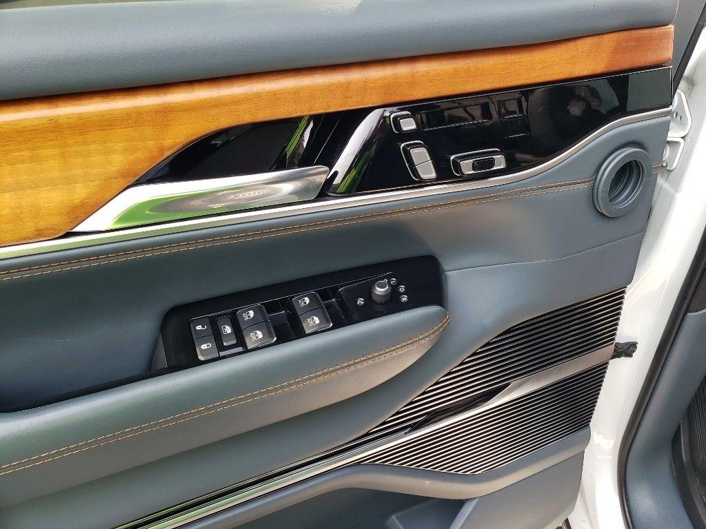 Jeep Grand Wagoneer Series II 4WD 2022