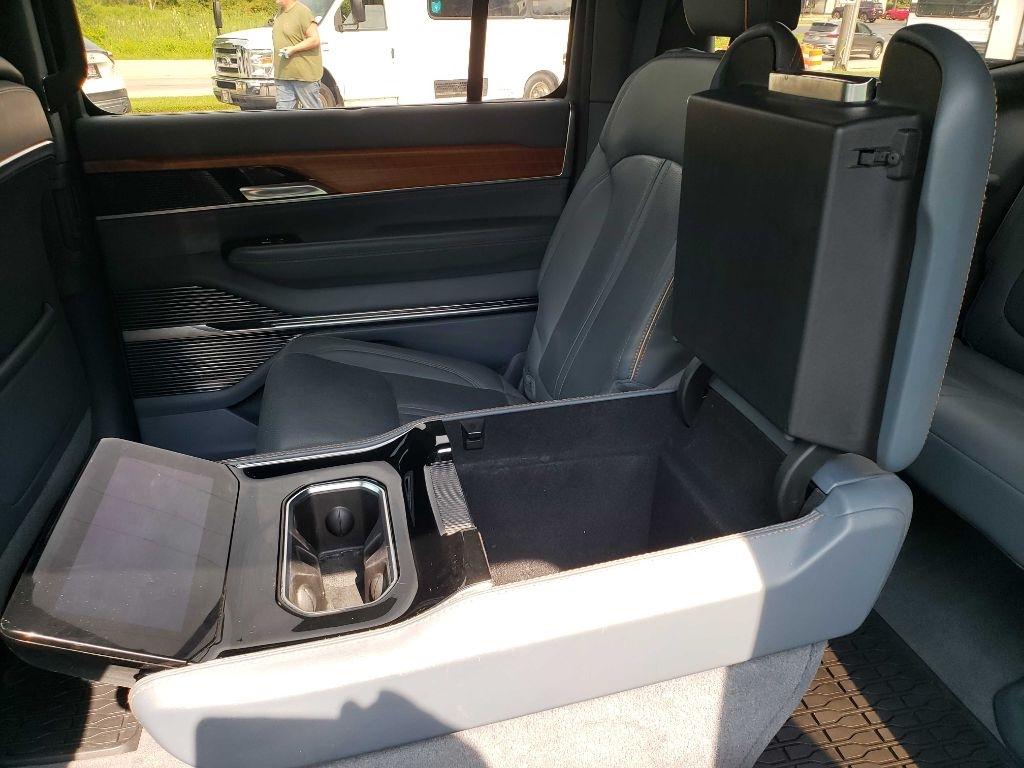 Jeep Grand Wagoneer Series II 4WD 2022