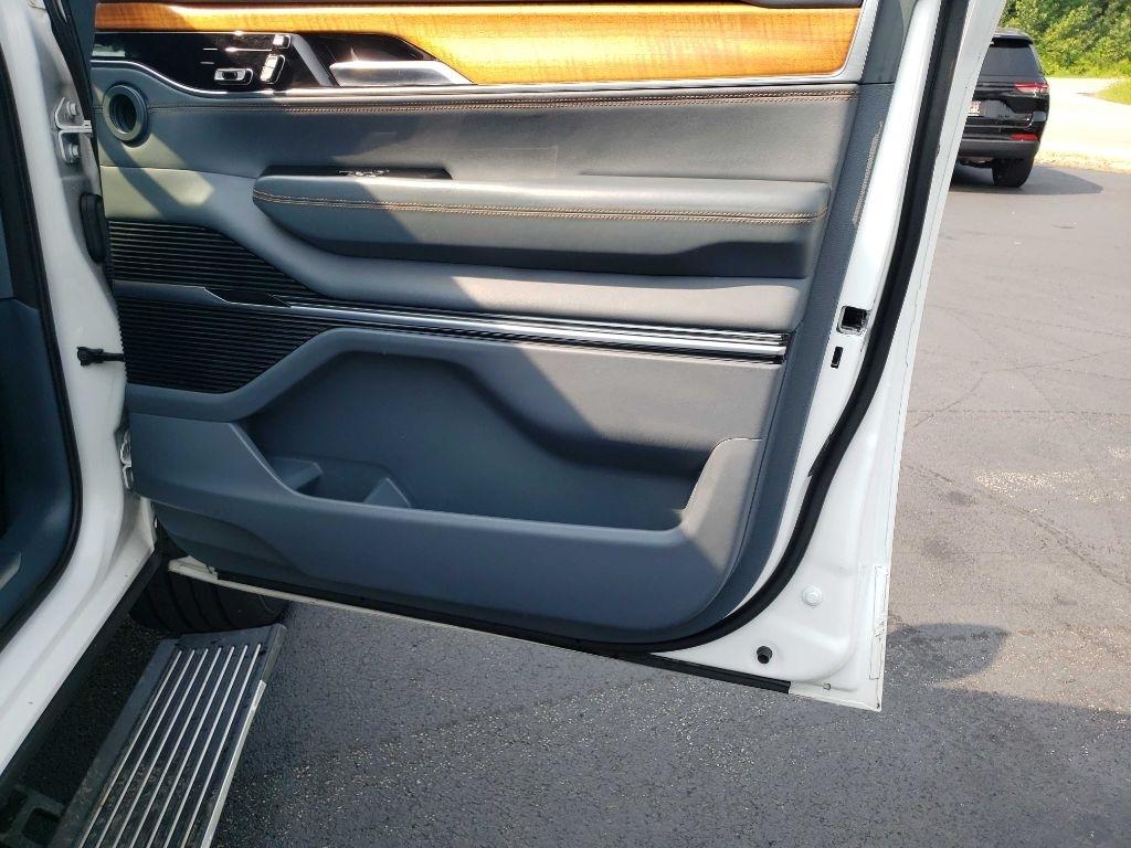 Jeep Grand Wagoneer Series II 4WD 2022