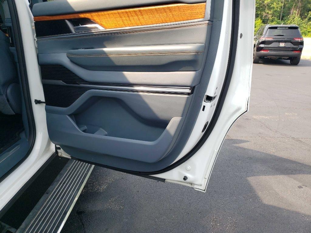 Jeep Grand Wagoneer Series II 4WD 2022