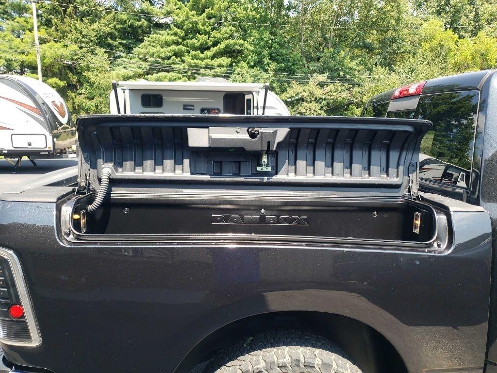RAM 1500 SLT Crew Cab SWB 4WD 2015