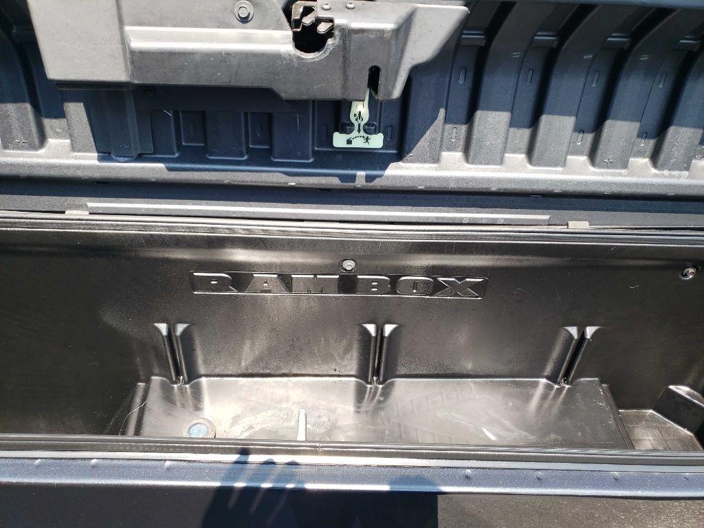 RAM 1500 SLT Crew Cab SWB 4WD 2015