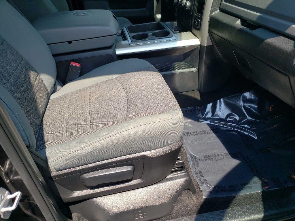 RAM 1500 SLT Crew Cab SWB 4WD 2015