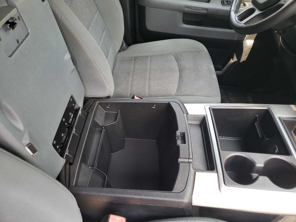 RAM 1500 SLT Crew Cab SWB 4WD 2015