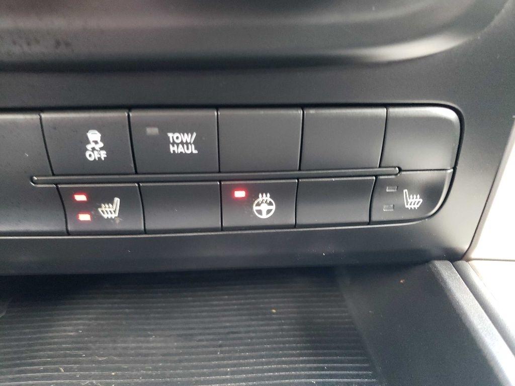 RAM 1500 SLT Crew Cab SWB 4WD 2015