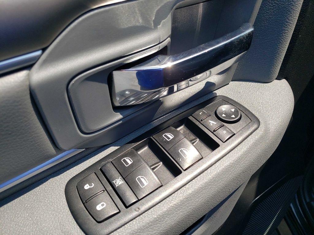 RAM 1500 SLT Crew Cab SWB 4WD 2015