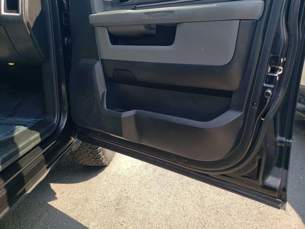RAM 1500 SLT Crew Cab SWB 4WD 2015