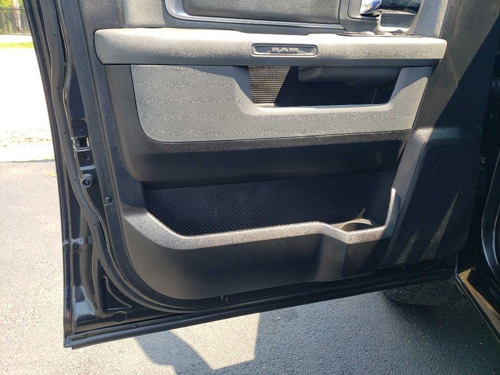 RAM 1500 SLT Crew Cab SWB 4WD 2015