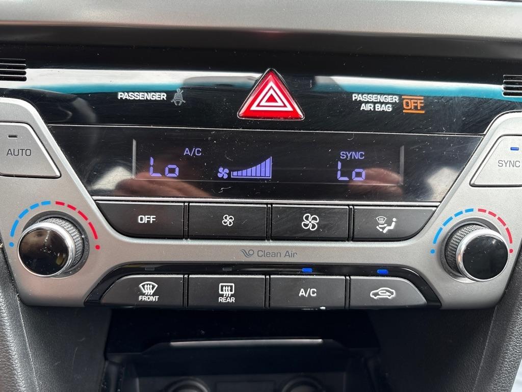 Hyundai Elantra Value Edition 6A 2017
