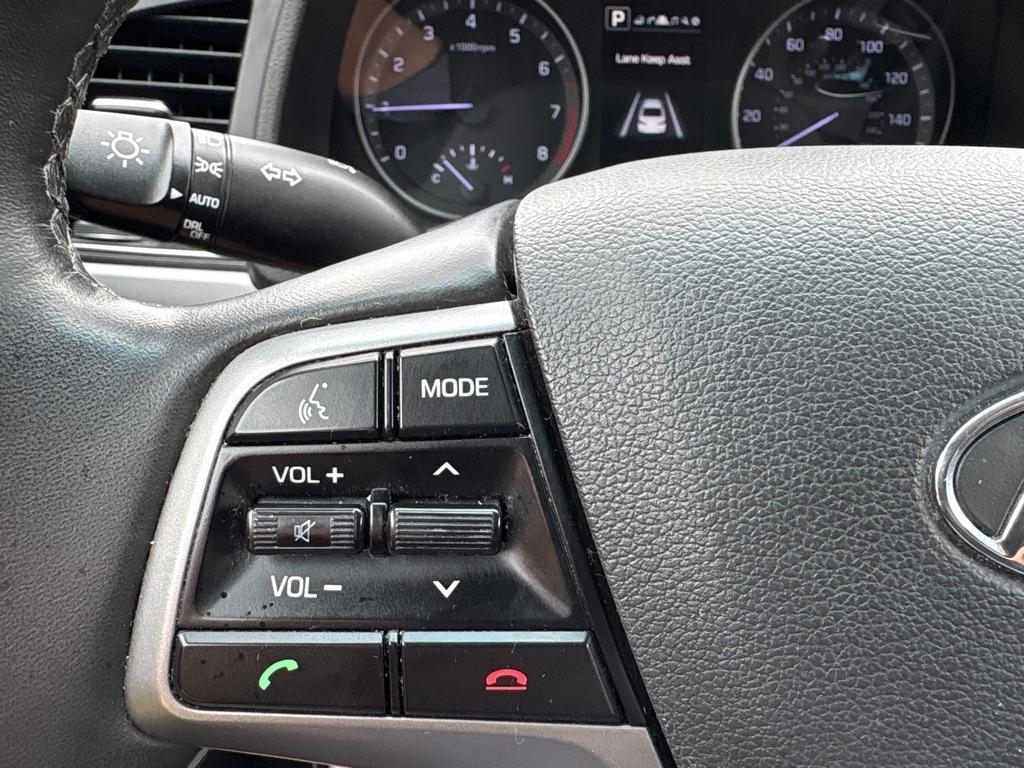 Hyundai Elantra Value Edition 6A 2017