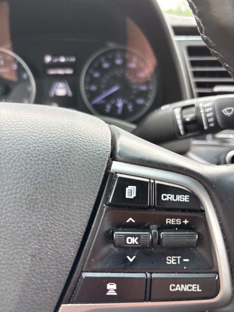 Hyundai Elantra Value Edition 6A 2017