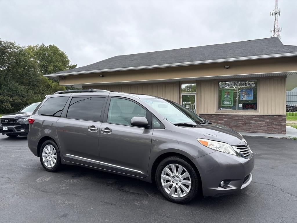Toyota Sienna XLE 7-Passenger AWD 2017