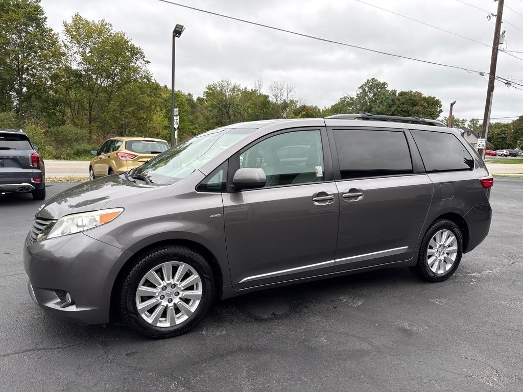 Toyota Sienna XLE 7-Passenger AWD 2017
