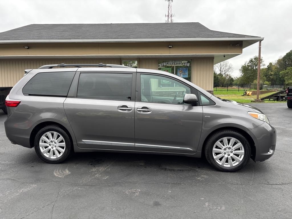 Toyota Sienna XLE 7-Passenger AWD 2017