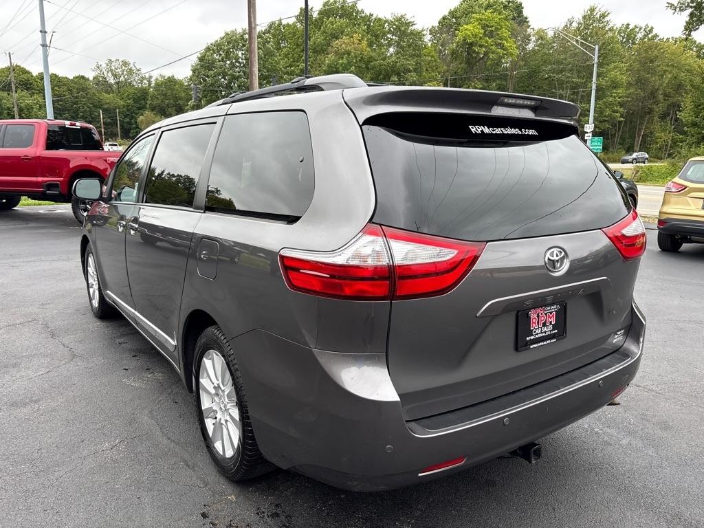 Toyota Sienna XLE 7-Passenger AWD 2017