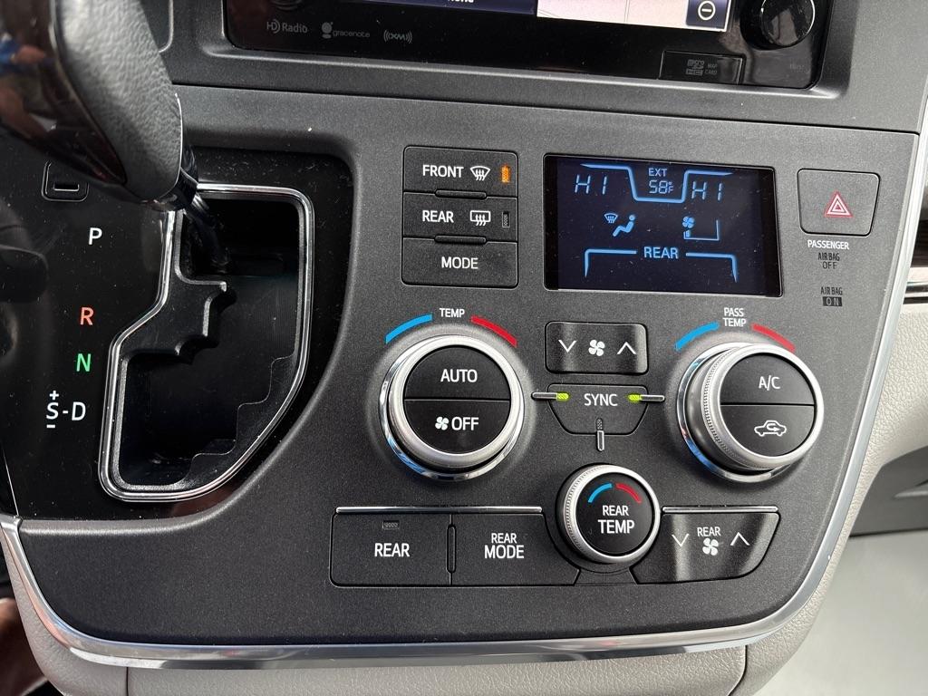 Toyota Sienna XLE 7-Passenger AWD 2017
