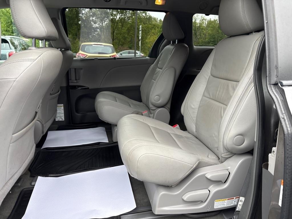 Toyota Sienna XLE 7-Passenger AWD 2017