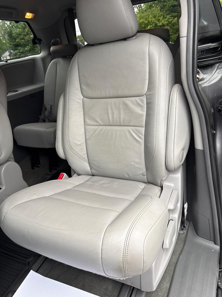 Toyota Sienna XLE 7-Passenger AWD 2017