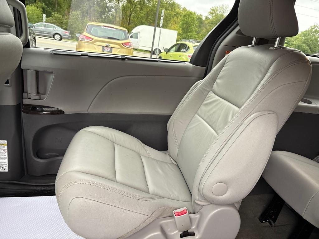 Toyota Sienna XLE 7-Passenger AWD 2017