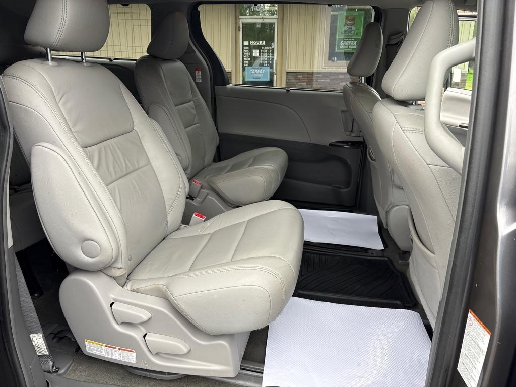 Toyota Sienna XLE 7-Passenger AWD 2017