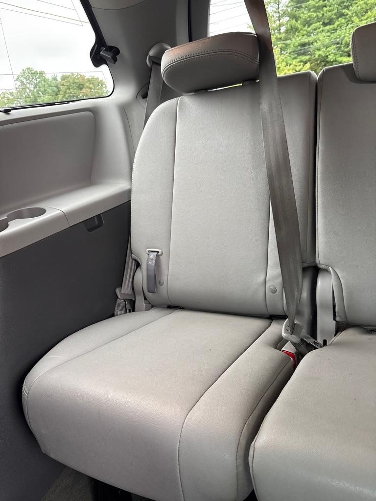 Toyota Sienna XLE 7-Passenger AWD 2017