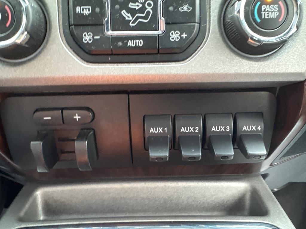 Ford F-250 SD Lariat Crew Cab 4WD 2016