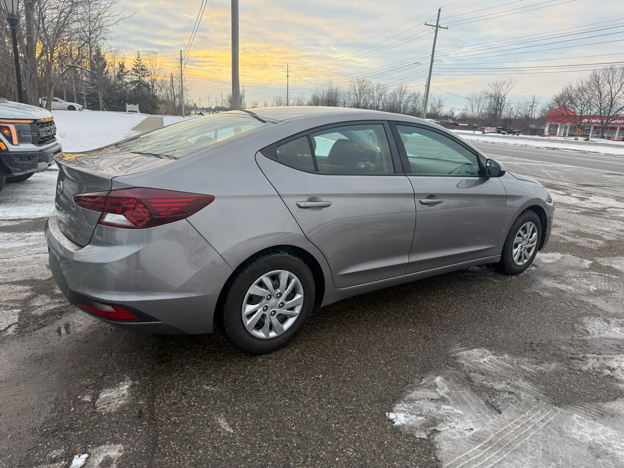 Hyundai Elantra SE 6M 2020