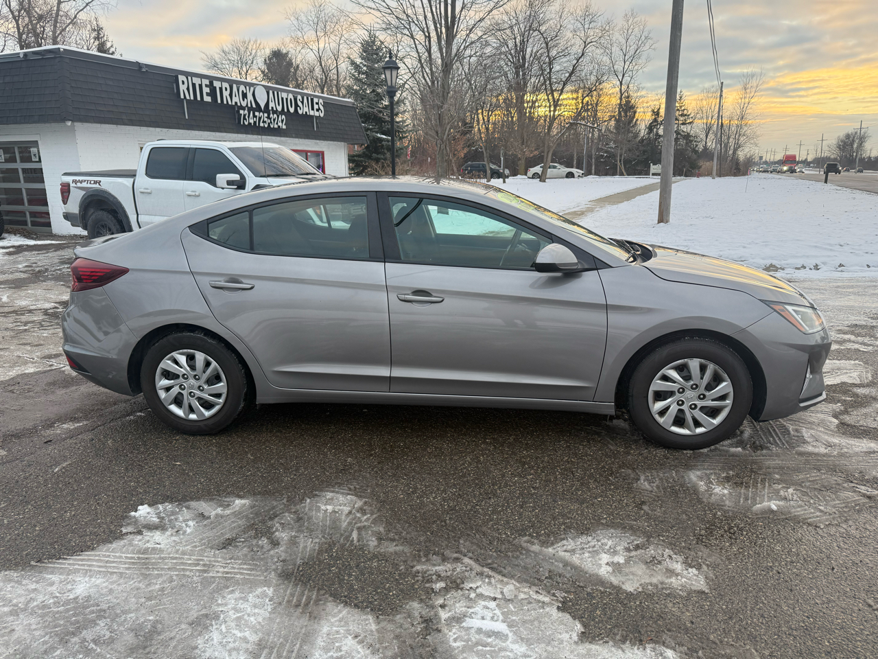 Hyundai Elantra SE 6M 2020