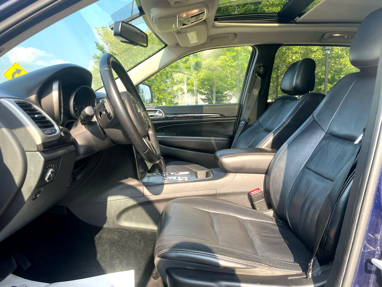 Jeep Grand Cherokee Laredo 4WD 2012 Jeep Grand Cherokee Laredo 4WD 2012