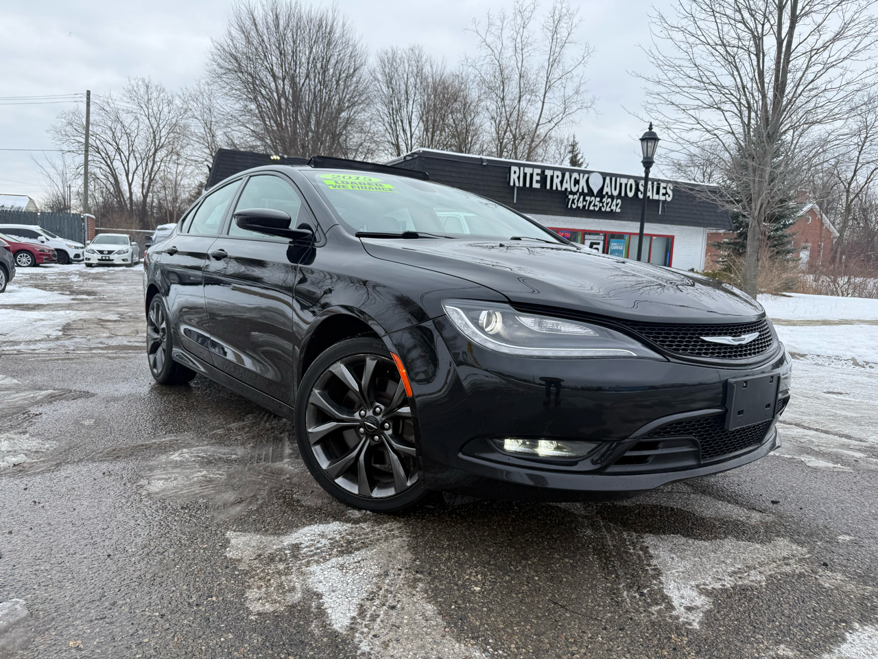 2015 Chrysler 200 S's photo