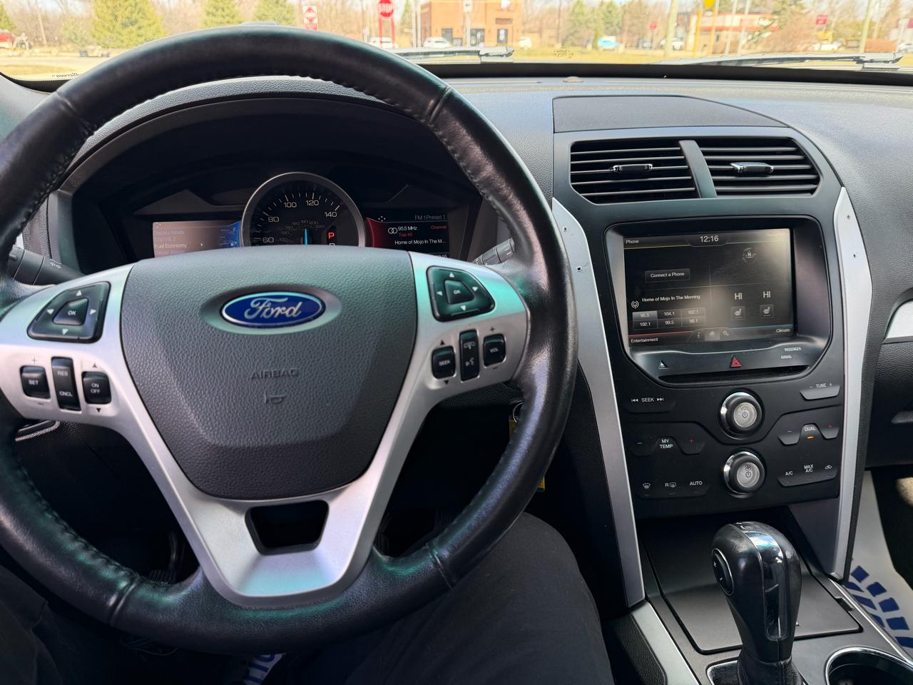 Ford Explorer 4WD 4dr V6 XLT 2015