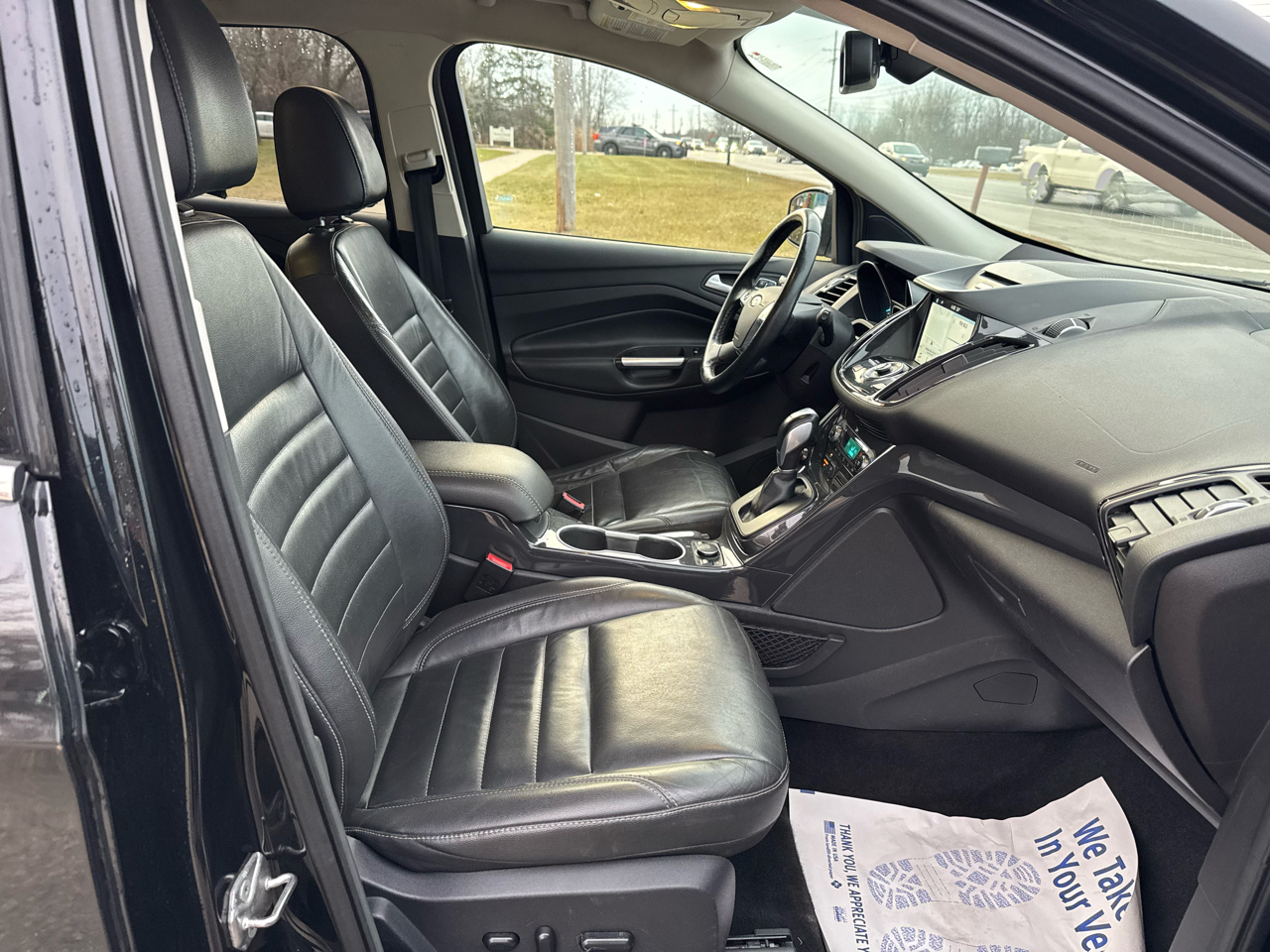 Ford Escape Titanium 4D SUV 4WD 2016