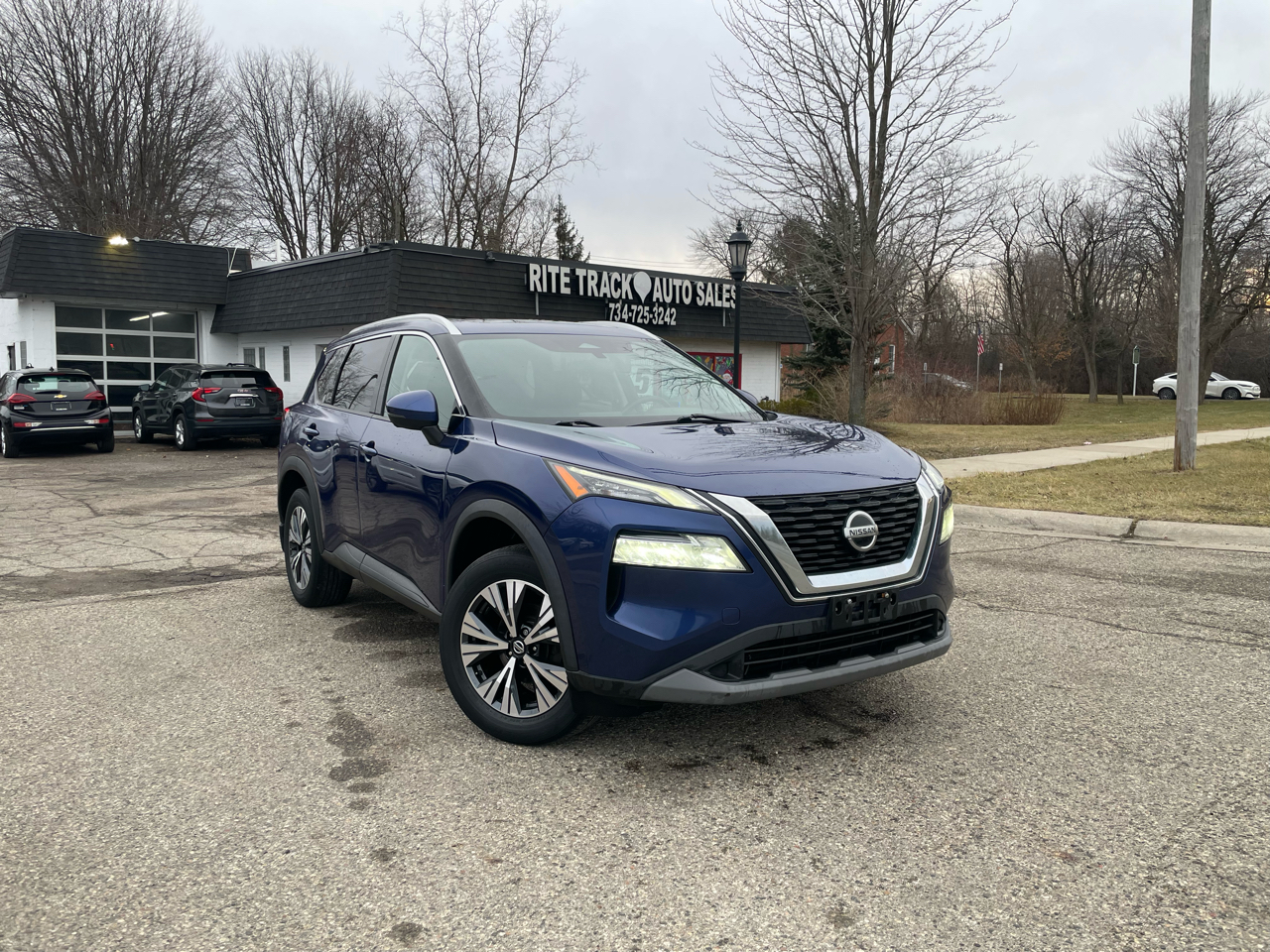 2021 Nissan Rogue SV's photo