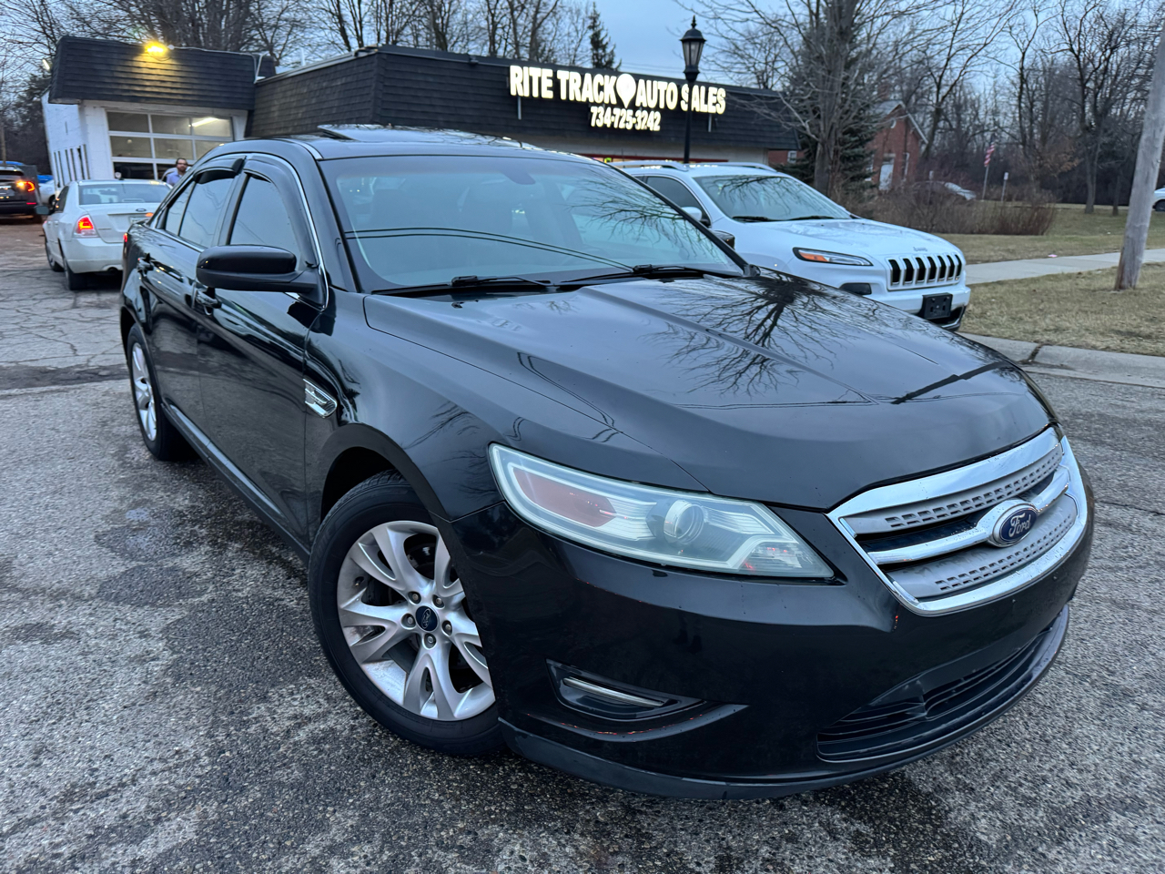 2011 Ford Taurus SEL's photo