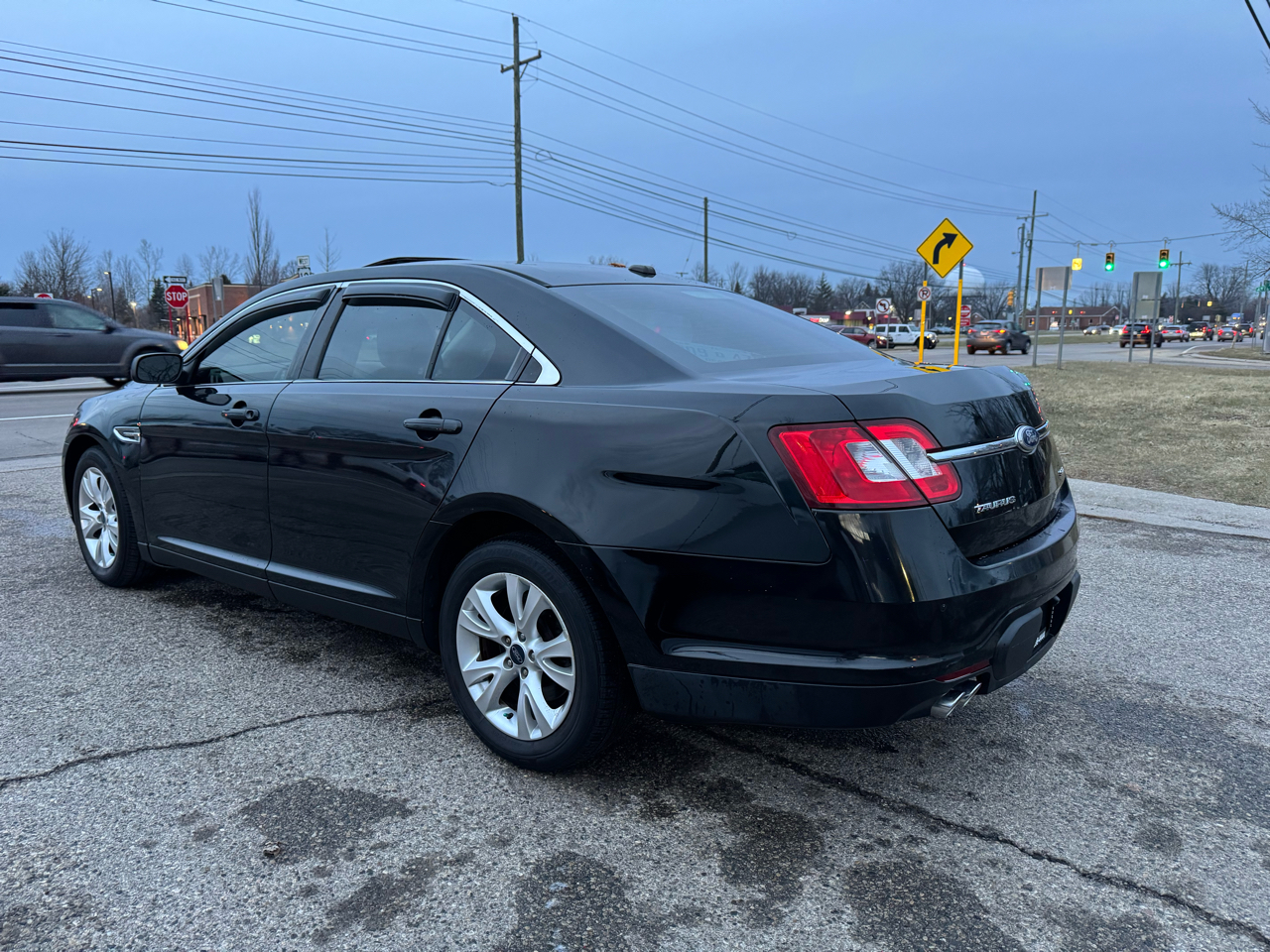 Ford Taurus SEL FWD 2011